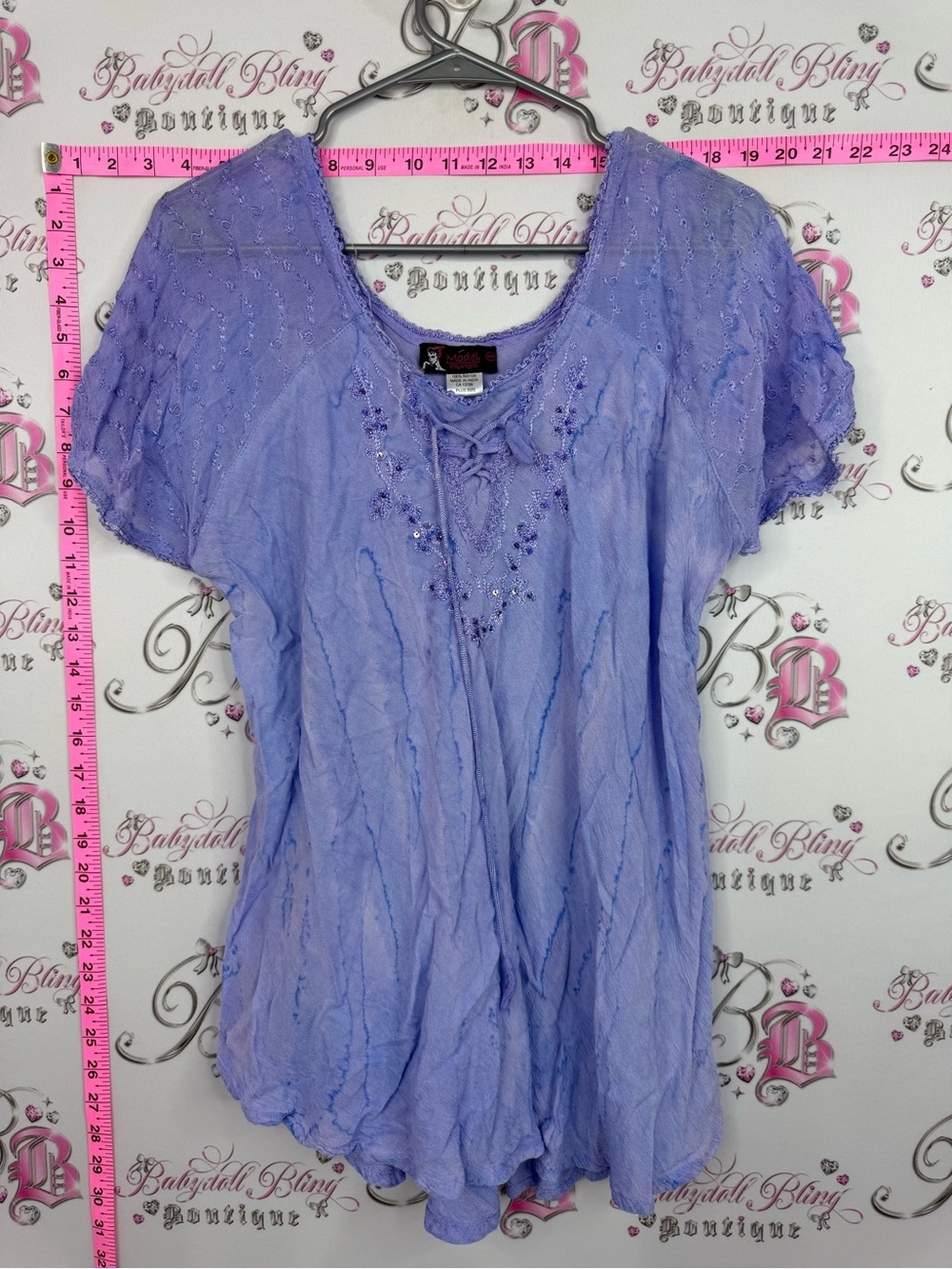 MODEL FRANCE Embroidered Lavender Short Sleeve Women's Tee